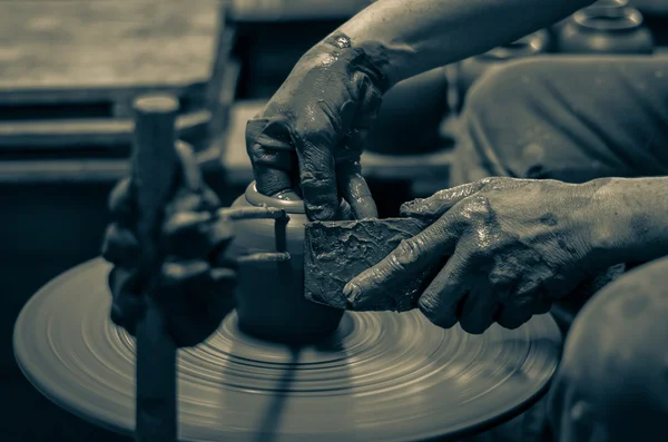 Closeup hands of potter — Stock Photo, Image