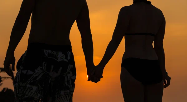 Silhouettes of couples hands on sunset — Stock Photo, Image