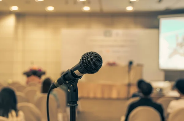 Mikrofon im Konferenzsaal — Stockfoto