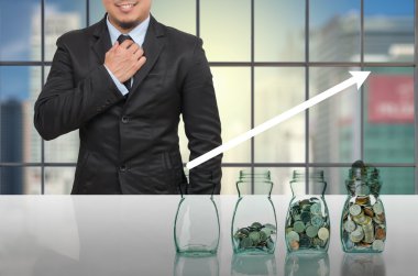 İşadamı ile adım paralar şişe