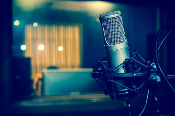 Επαγγελματική πυκνωτικό μικρόφωνο στούντιο — Φωτογραφία Αρχείου