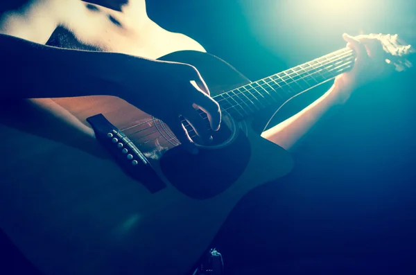 Musicista suonare la chitarra — Foto Stock