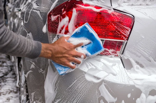 Reinigen van de auto bij Autowassen shop — Stockfoto