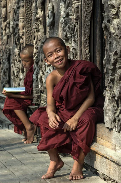 Två buddhister nybörjare — Stockfoto