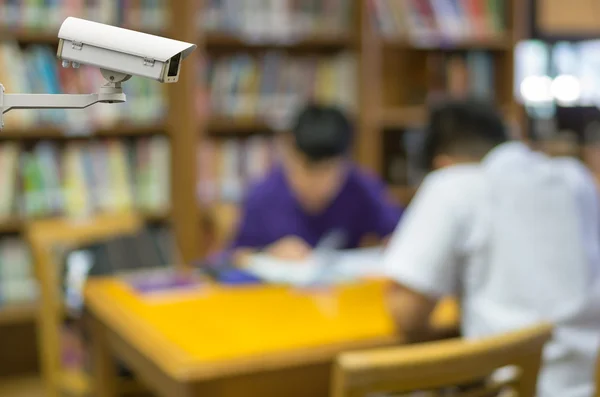 Cámara de seguridad CCTV en la biblioteca — Foto de Stock