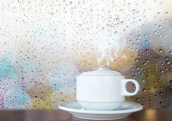 Weiße Kaffeetasse mit Rauch — Stockfoto