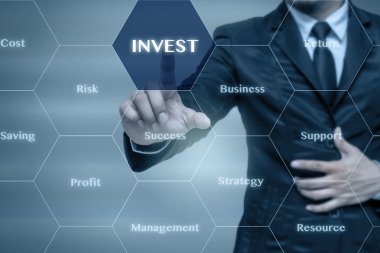 Invest simgesi dokunmadan işadamı 