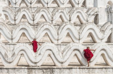 Rahipler Mya tein Tan Pagoda üzerinde 