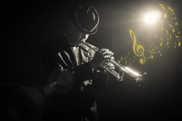 Musicista suonare la tromba — Foto Stock