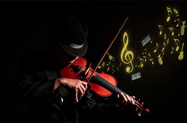 Violinista en estudio oscuro — Foto de Stock