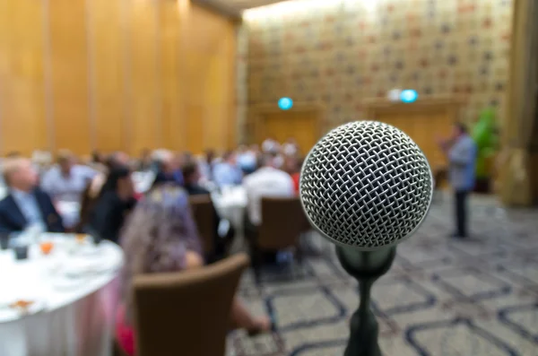 Mikrofon im Konferenzsaal — Stockfoto