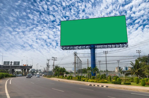 Panneau d'affichage blanc avec fond de couleur verte — Photo
