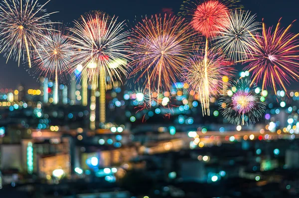 Fantásticos fuegos artificiales de año nuevo —  Fotos de Stock