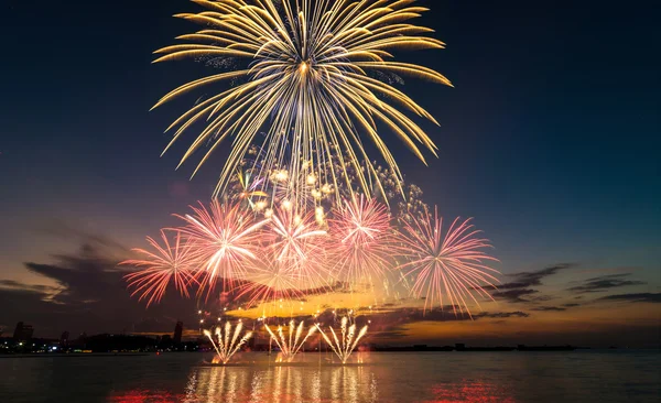 Buntes Feuerwerk — Stockfoto