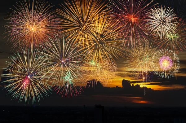 Fantastiques feux d'artifice festifs — Photo