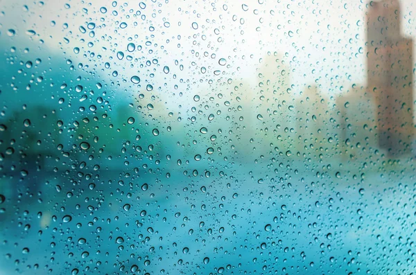 Gocce d'acqua su una superficie di vetro finestre — Foto Stock