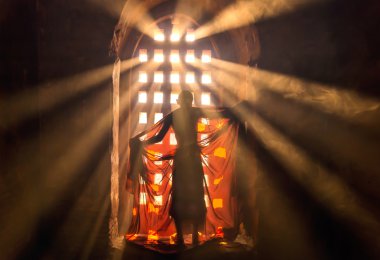 Keşiş Değiştir elbise arka yüzü 