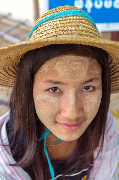 Unidentified Burmese girl with traditional thanaka — Stock Photo, Image