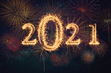 2021 'de Pırıltılı Havai fişekler ile karanlık arka planda, Mutlu yıllar ve mutlu noeller kutlamaları, afişler ve tebrik kartları konsepti