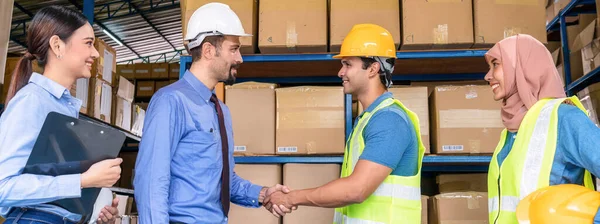 Banner Gruppo Diversità Magazzino Lavoratore Mano Stretta Quando Successo Accordo — Foto Stock