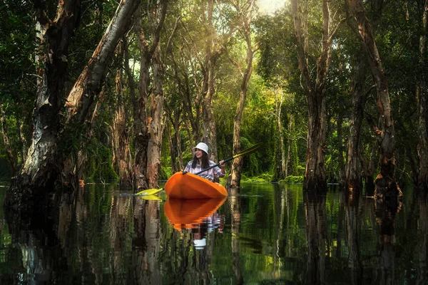 Asian Traveler Woman Kayaking Mangrove Forest Botanical Garden Thailand Landscape — Stock Photo, Image