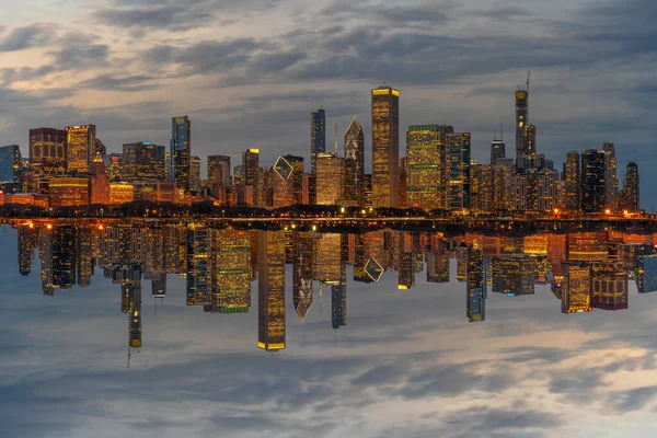 Panorama Der Chicagoer Stadtlandschaft Ufer Des Michigansees Der Schönen Dämmerung — Stockfoto