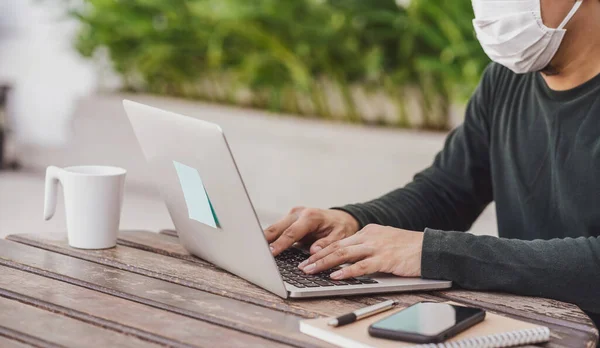 Uomo Affari Asiatico Abiti Casual Che Lavorano Casa Utilizzando Computer — Foto Stock