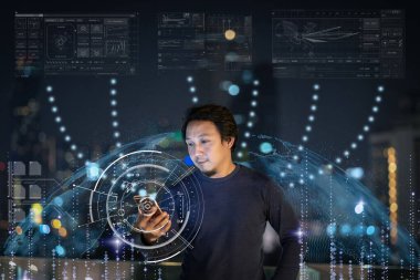 Asyalı yaratıcı serbest telefon kullanan akıllı cep telefonu parçacıkları ile görsel ekran parçacıkları ile çeşitli işletim simgesi akıllı şehir internet teknolojisi bölge arka planı üzerinde, IOT konsepti ile teknoloji