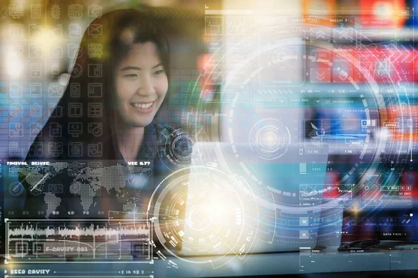Multi Ekspozycja Bliska Asian Businesswoman Strony Pomocą Laptopa Wyświetlaczem Cyfrowym — Zdjęcie stockowe