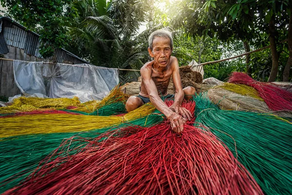 Top View Vietnamese Old Man Craftsman Making Traditional Vietnam Mats — Stock Photo, Image