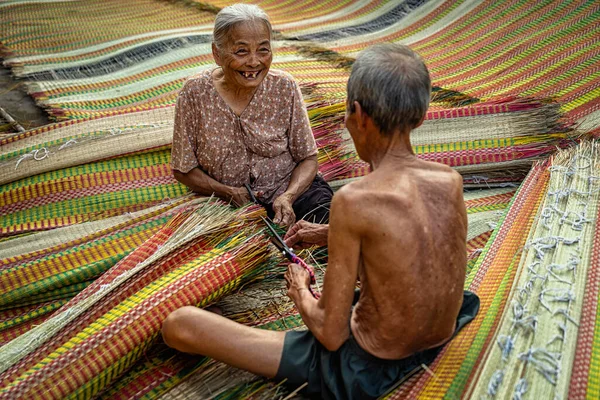Bovenaanzicht Van Oude Vietnamese Minnaar Ambachtsman Maken Van Traditionele Vietnam — Stockfoto