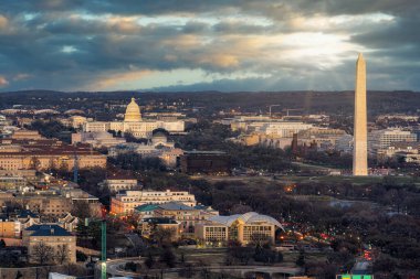Amerika Birleşik Devletleri Capitol, Washington Anıtı, Lincoln Anıtı ve Thomas Jefferson Anıtı, tarih ve seyahat konsepti için kültür görebilirsiniz aşağı şehir Washington Dc'nin en iyi manzara