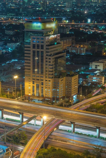 Cerca de la autopista elevada en Bangkok paisaje urbano — Foto de Stock