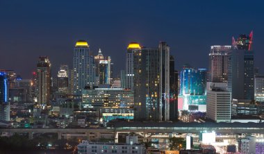 Bangkok cityscape, twilight saat bina modern