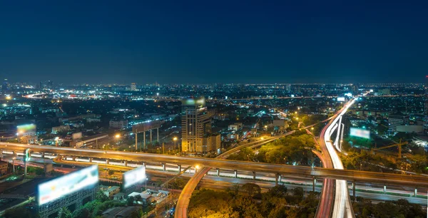 Tinggikan jalan raya, beberapa bagian dari jembatan di Bangkok Cityscape — Stok Foto