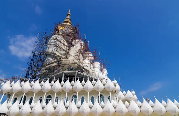 Wat Phra Dhat Phasornkaew w Phetchaboon, Tajlandia — Zdjęcie stockowe