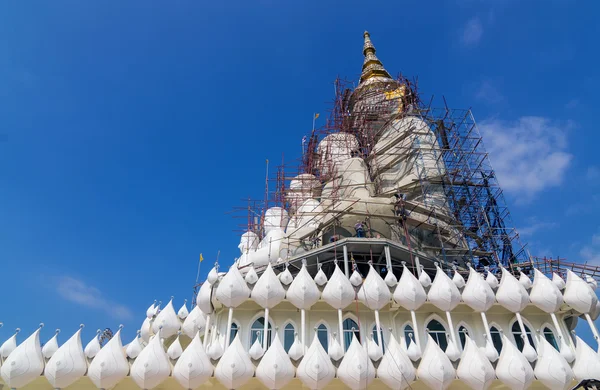 Wat Phra Dhat Phasornkaew w Phetchaboon, Tajlandia — Zdjęcie stockowe