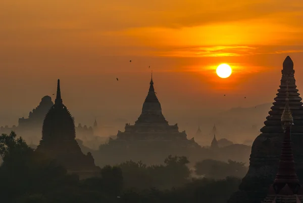 BAGAN Sunrises, Мьянма — стоковое фото