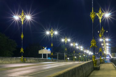 Köprüde, twilight saat