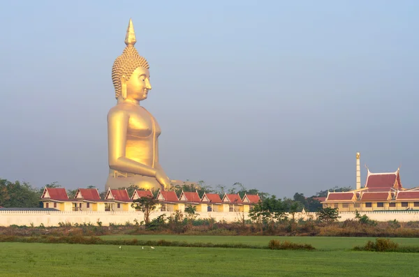 El Gran Buda en el Templo Wat Muang, Angthong, Tailandia —  Fotos de Stock