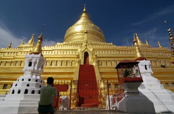 Shwezigon Paya temple, Bagan, Mianmar. — Stock Fotó