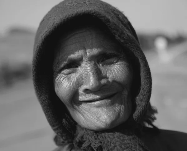 大叻-1 月 29 日: 未定义非常老妇人在 langbiang，大叻，越南在 2009 年 1 月 29 日的脸。仅 12 公里，从中央大叻，你会看到郎比昂山 — 图库照片