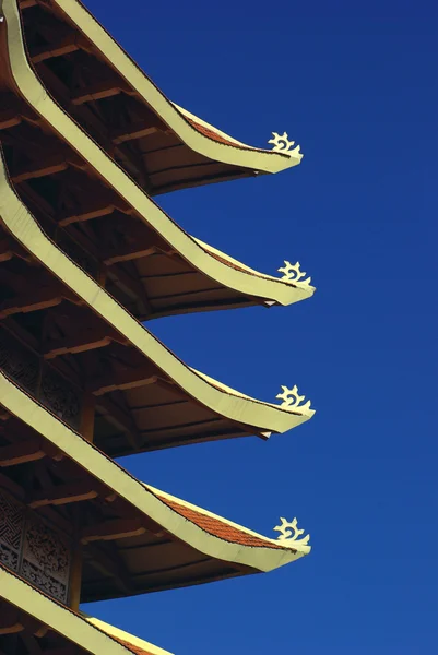 Częścią chińskiej pagody, dachu Pagody na błękitne niebo — Zdjęcie stockowe