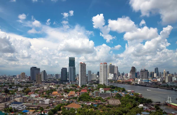 Paesaggio urbano di Bangkok nel pomeriggio vicino al quartiere degli affari — Foto Stock