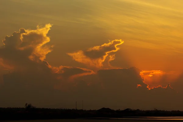 Dramatische zonsondergang hemel — Stockfoto