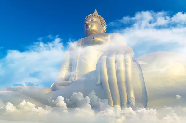 A nagy Buddha a blue sky és a cloud — Stock Fotó