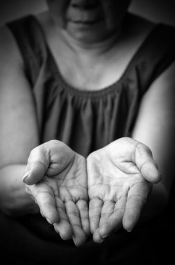 yaşlı kadının elleri