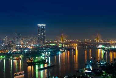 bhumibol Köprüsü alacakaranlık görebilirsiniz bangkok cityscape, 