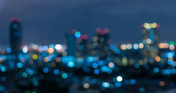 Bangkok paisaje urbano en la hora del crepúsculo, borrosa Foto bokeh — Foto de Stock