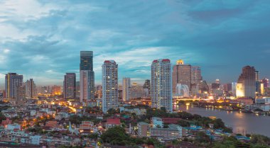 twilight saat, Tayland Bangkok cityscape modern binasında